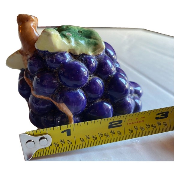 Grape Purple Salt & Pepper Shakers Set of 2, Lefton Ceramic - Picture 7 of 9